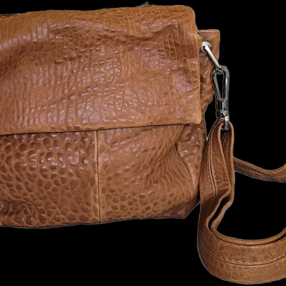 Textured Brown Crossbody Bag - Picture 3 of 11